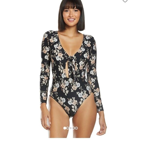 Seafolly
Splendor Long Sleeve Surfsuit - Picture 2 of 11